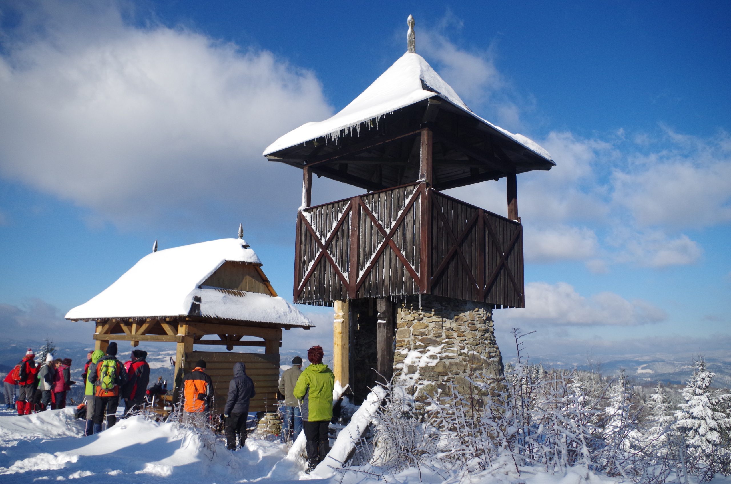 Wieża widokowa Mikovčáka na wzniesieniu Kamenité